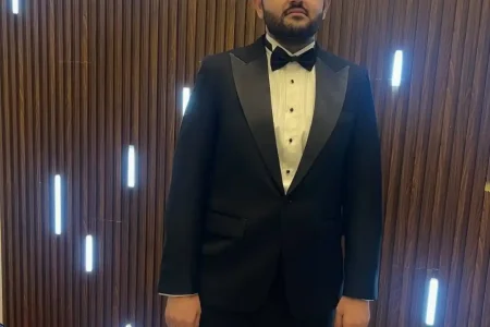 How to Choose the Best Tuxedo Tailor Dubai featuring a perfectly tailored bespoke tuxedo with premium fabrics, expert craftsmanship, and a flawless fit for formal occasions.